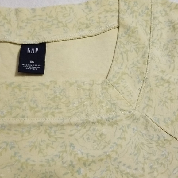 **SOLD**VINTAGE GAP Floral Leaf Pattern Cotton Tee - Picture 9 of 10
